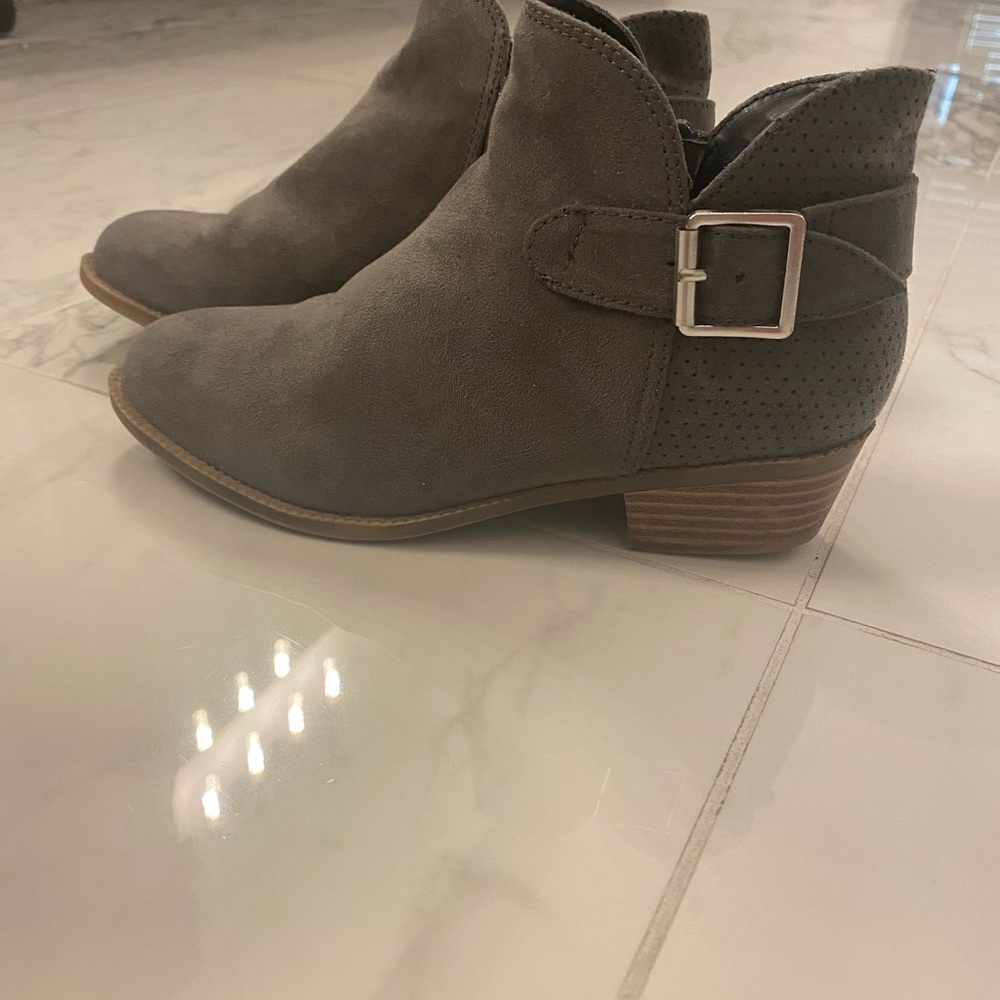 Girls gray Justice booties size 1
